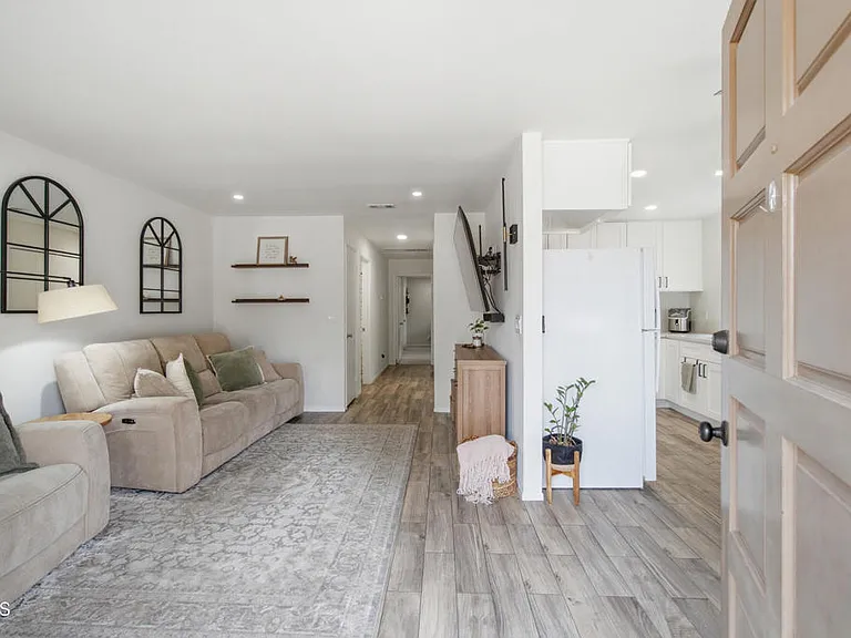 6743 Shakespeare Way — Photo 3