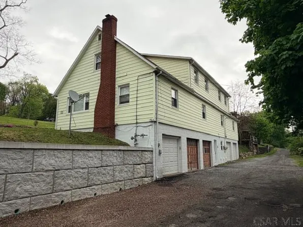 704 13th St #4, Windber, PA 15963
