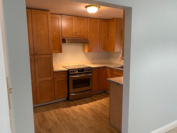 4th image of 400 Corrine Ct