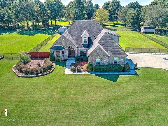 2nd image of 2398 Marylane Dr