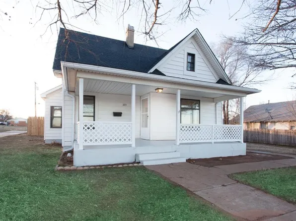 320 S 13th St, Clinton, OK 73601