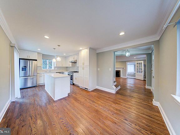 5th image of 2400 S Arlington Ridge Rd