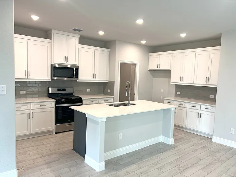 3010 Camilli Cv — Photo 4
