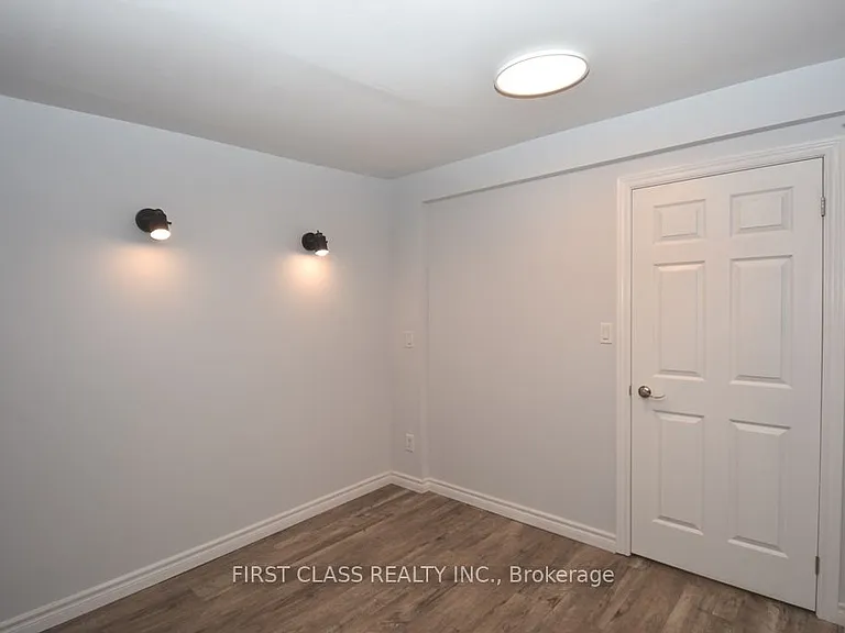 133 Coxwell Ave E #BASEMENT — Photo 8