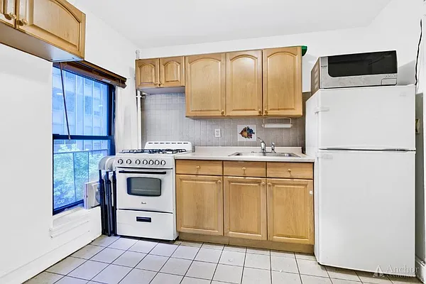 Rented by Anchor Associates | media 24