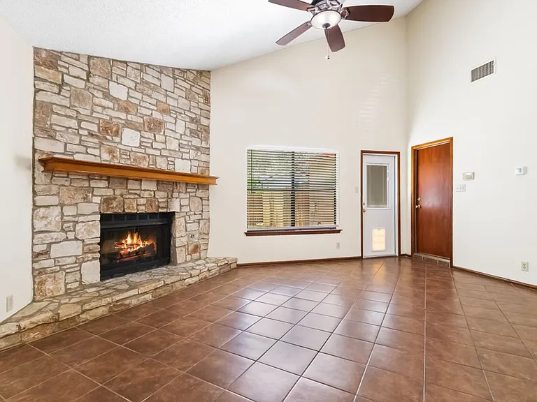 1514 Vista Hill St — Photo 10