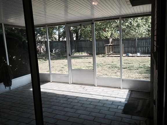 4th image of 1150 E Rolling Hills Dr