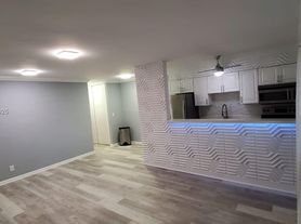 2621 Grant St, Hollywood, FL