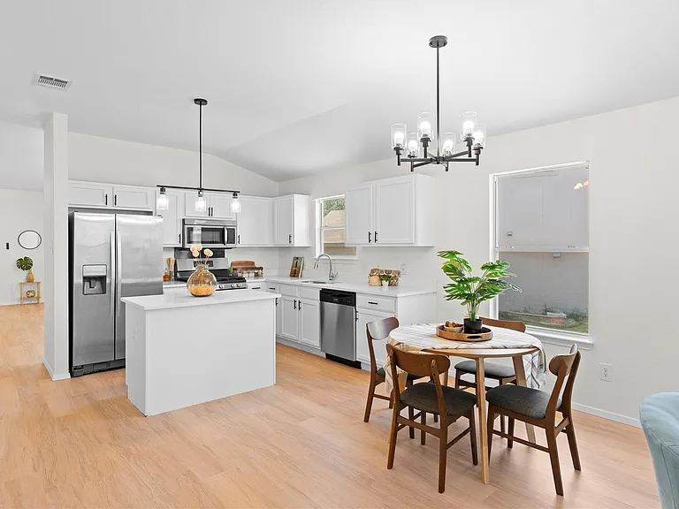 406 Covent Dr — Photo 9
