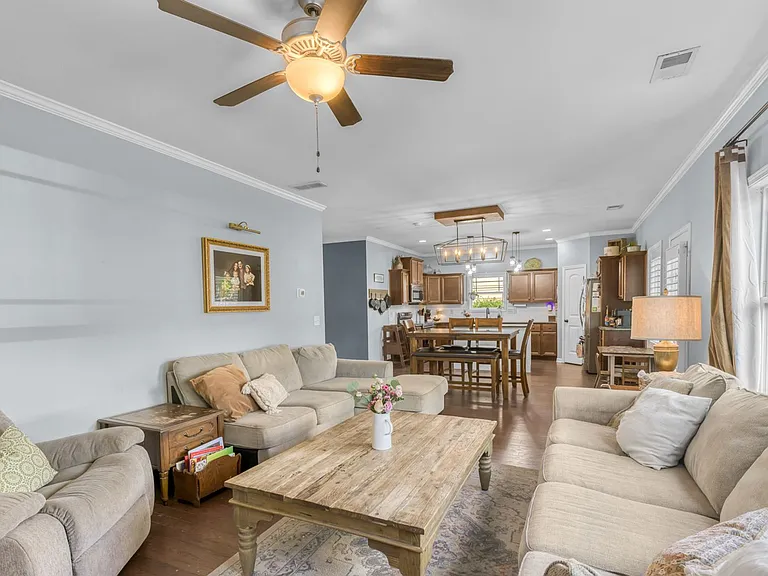 324 Frontier Cir — Photo 32