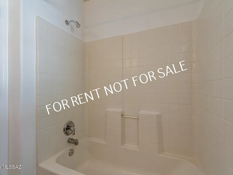 2439 W Rousseau St — Photo 35