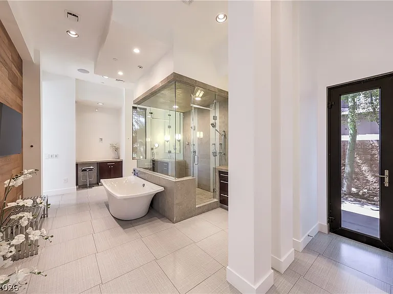 1501 Foothills Village Dr — Photo 36