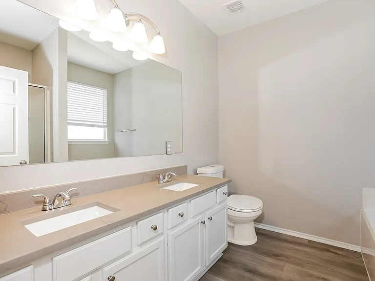 7633 Hollow Forest Dr — Photo 11