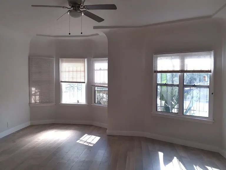2646 Vineyard Ave #2 — Photo 8