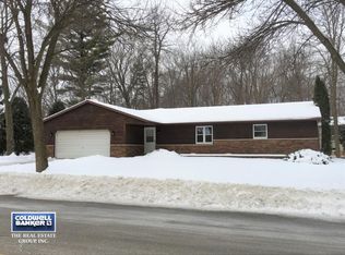 1960 Beech Tree Dr, Green Bay, WI 54304