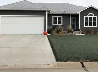 909 Campbell St, North Sioux City, SD 57049