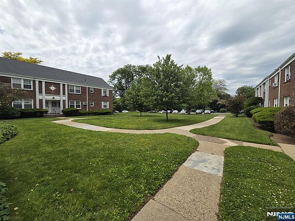 4th image of 18A Elmwood Ct #18A