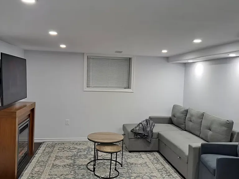 3999 Carpenter Ave #1 — Photo 5