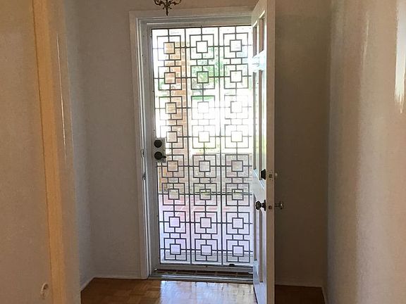 2nd image of 864 Peninsula Dr