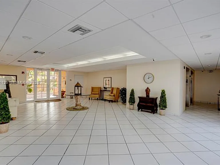 1 Alhambra Cir #601 — Photo 17