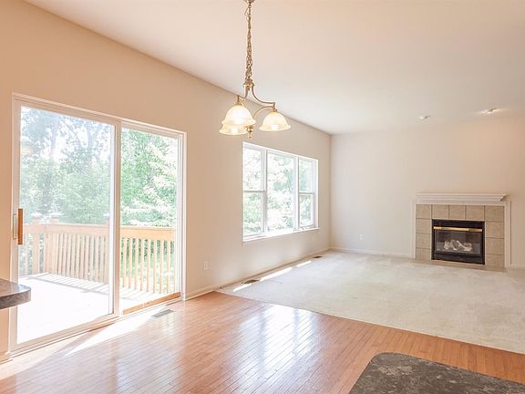 4th image of 4098 Willow Pond Dr