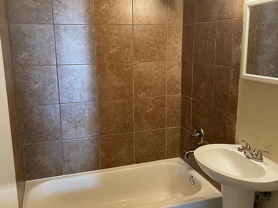 2nd image of 600 Lions Park Pl