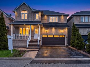 29 Beachpoint Blvd, Brampton, ON L7A 2T7