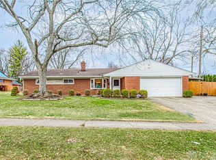 1105 Chateau Dr, Dayton, OH 45429