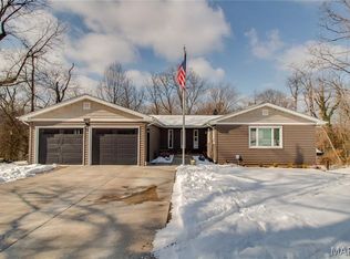 1705 Cordell Ct, Godfrey, IL 62035