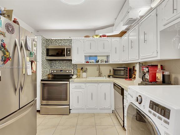 5th image of 6900 Bay Dr #Penthouse F