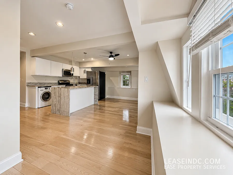 2 bed, 805 sqft, $2,825 — Photo 3
