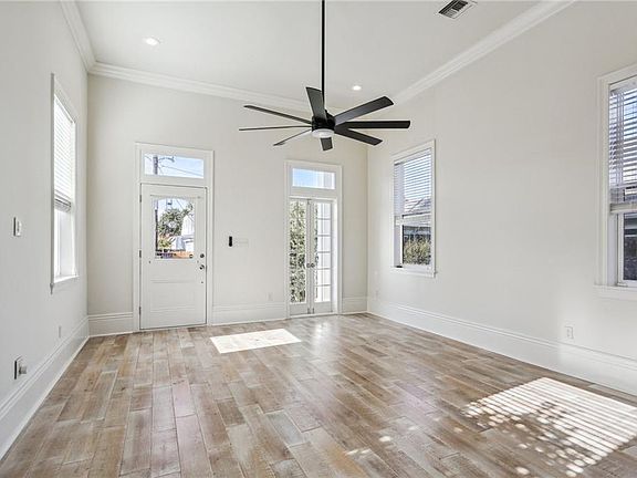 5th image of 5263 Annunciation St