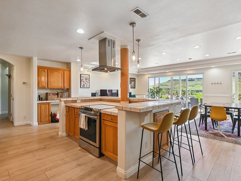 Fabulous mountain views from almost every room.