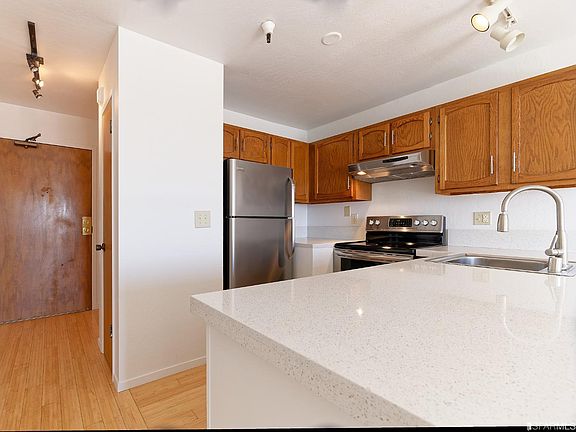 3rd image of 275 Burnett Ave APT 6