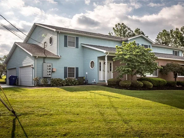 723 Rollinson Rd #A, Hermitage, PA 16148