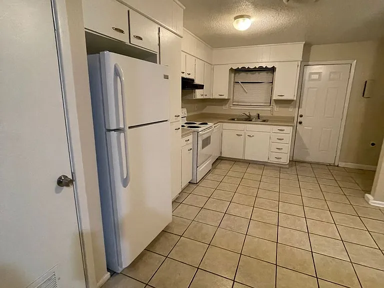 600 E Sunset Dr — Photo 5