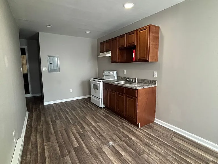 24 E Silver Street — Photo 2