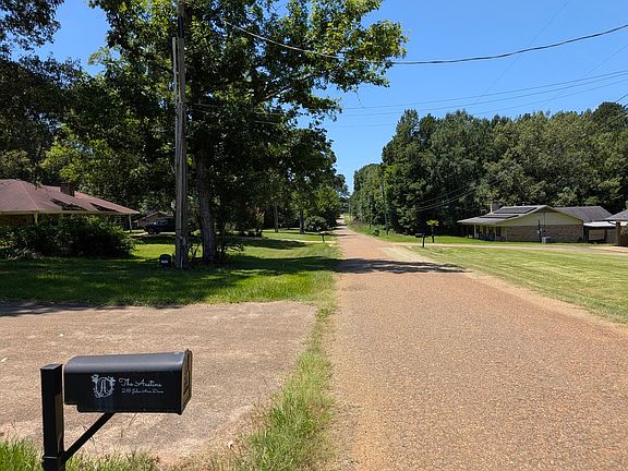 5th image of 218 Julia Ann Dr