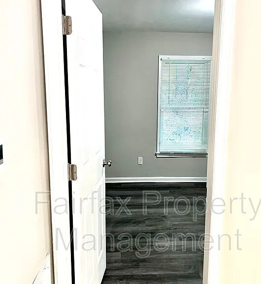 1112 E Lawson St #B — Photo 12