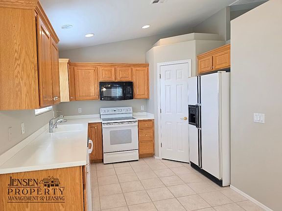 5th image of 4376 S Ironwood Dr