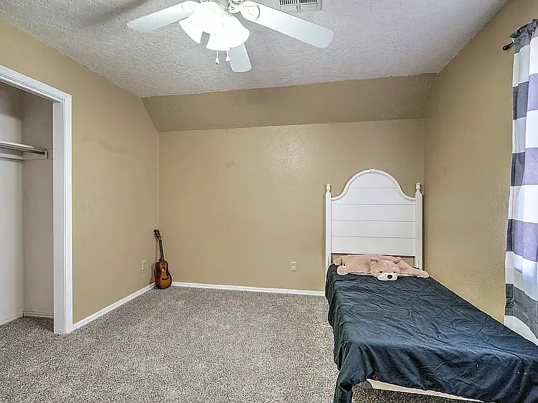 4 bed, 2091 sqft, $2,200 — Photo 3