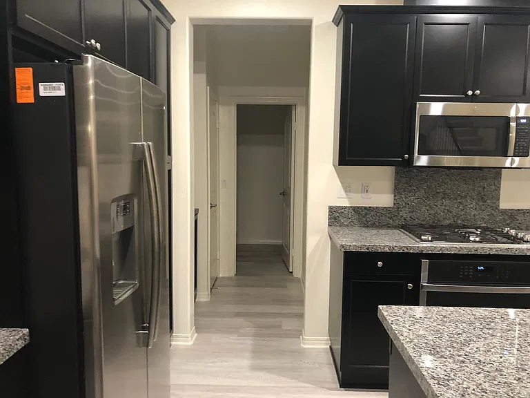 Bay Laurel St — Photo 8