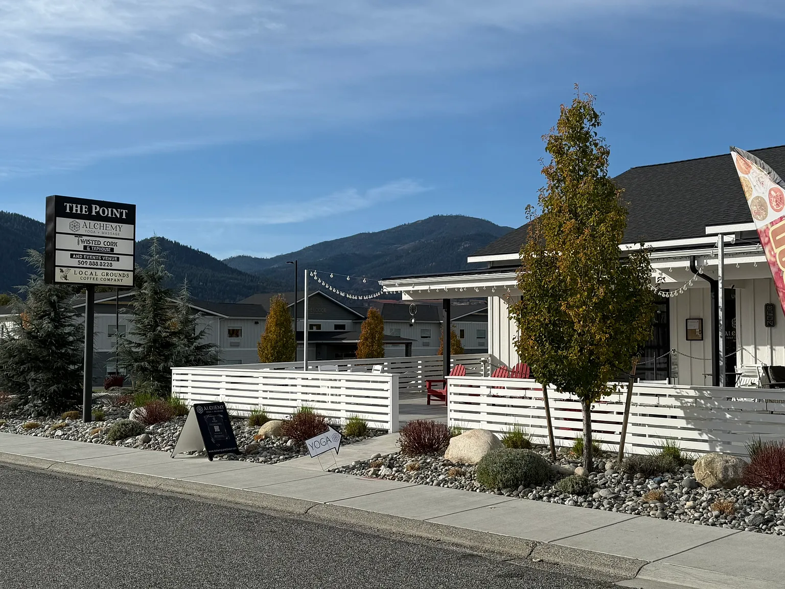 94 Wapato Point Parkway - A — Photo 2