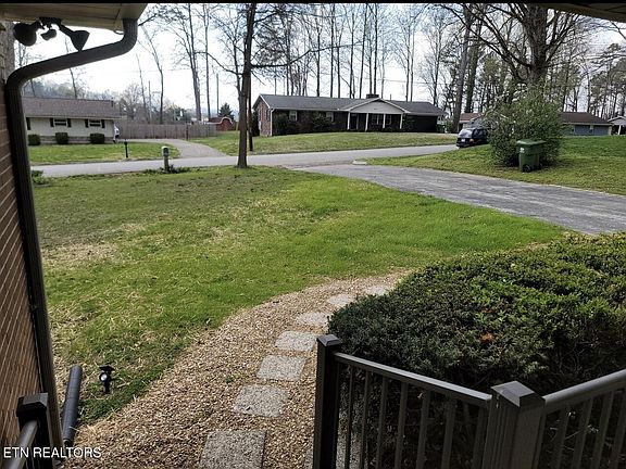3rd image of 422 Sherwood Dr
