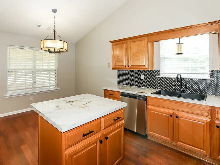 1101 Marsh Ct — Photo 11