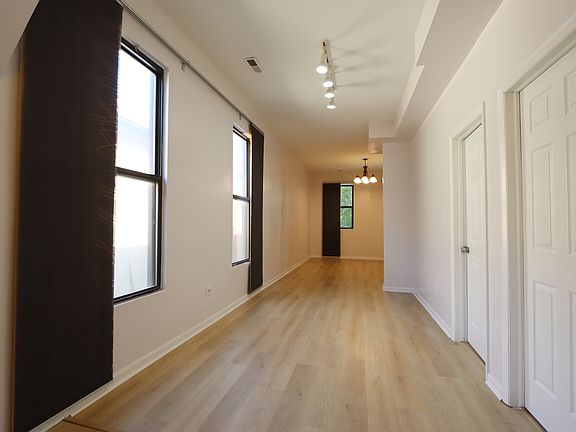 5th image of 806 S Leavitt St Fl 2nd