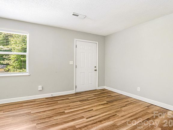 4th image of 409 Anne Ave