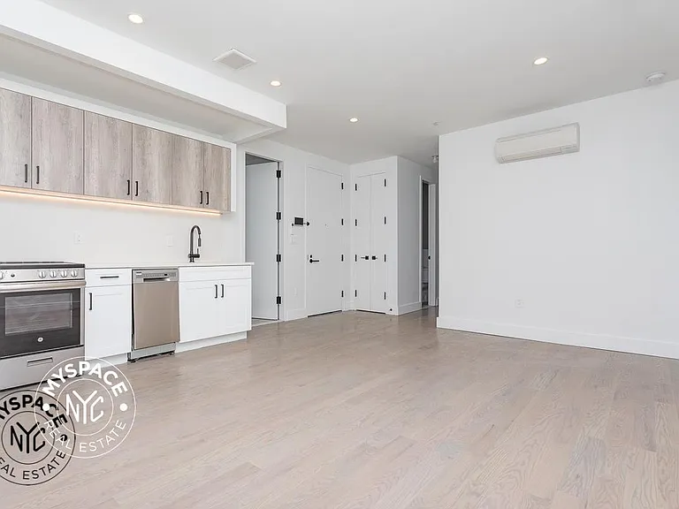 254 E 28th St #4A — Photo 3