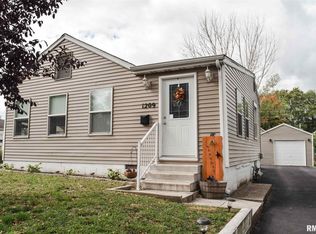 1209 S 13th St, Pekin, IL 61554