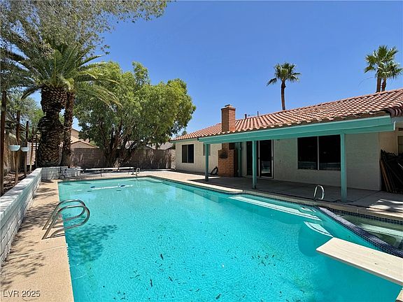 3rd image of 349 Esquina Dr